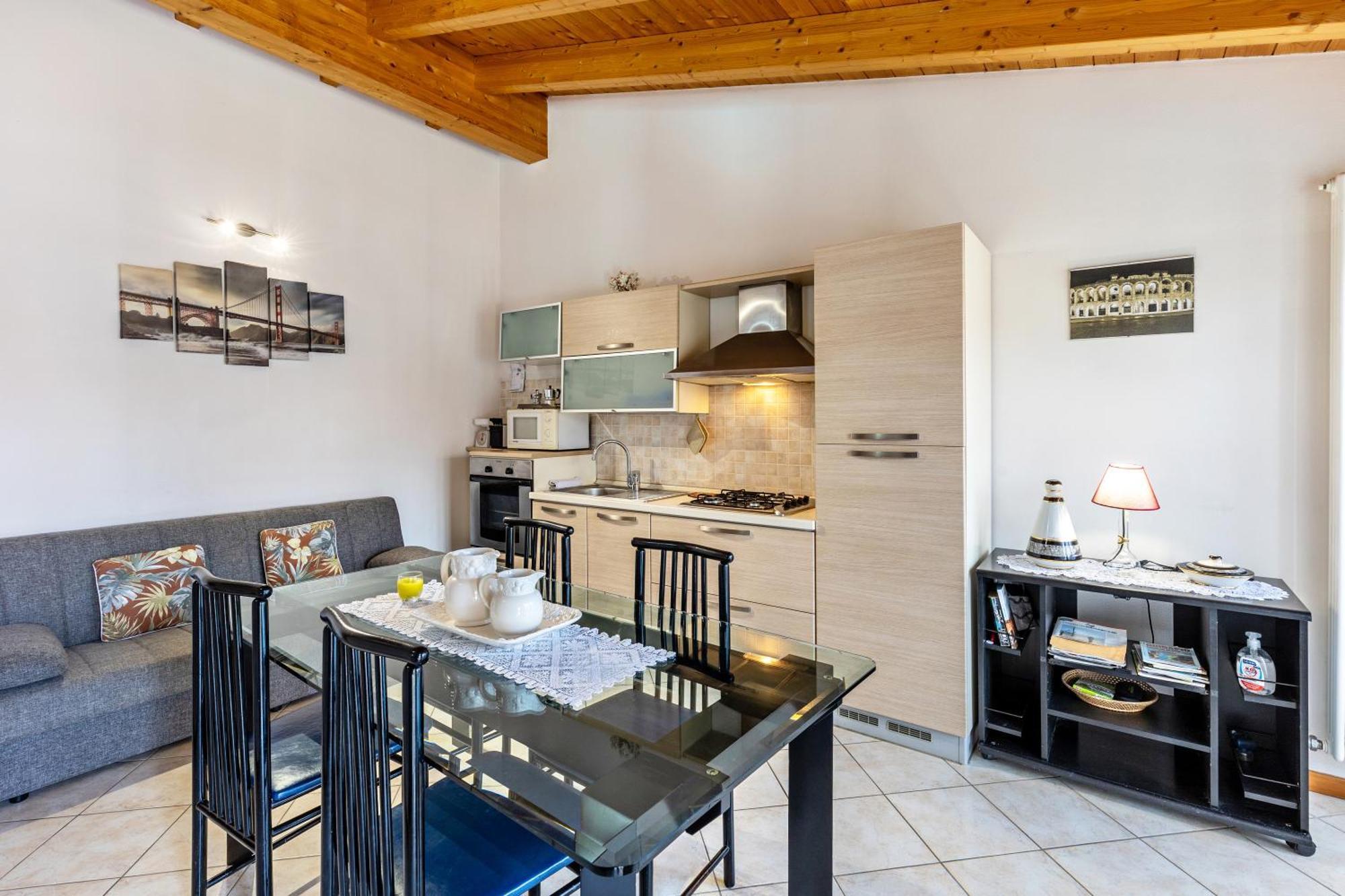 Residence La Corte Near Gardaland Castelnuovo del Garda Eksteriør billede