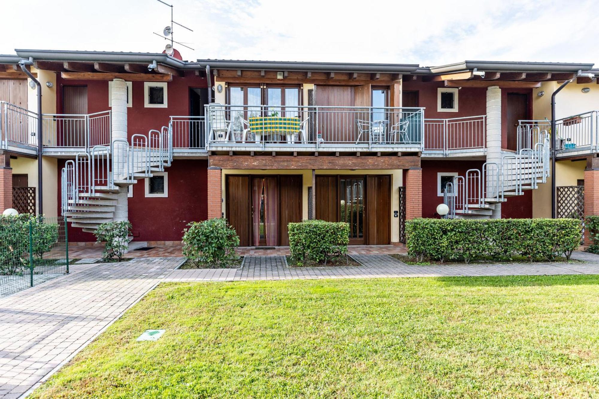 Residence La Corte Near Gardaland Castelnuovo del Garda Eksteriør billede