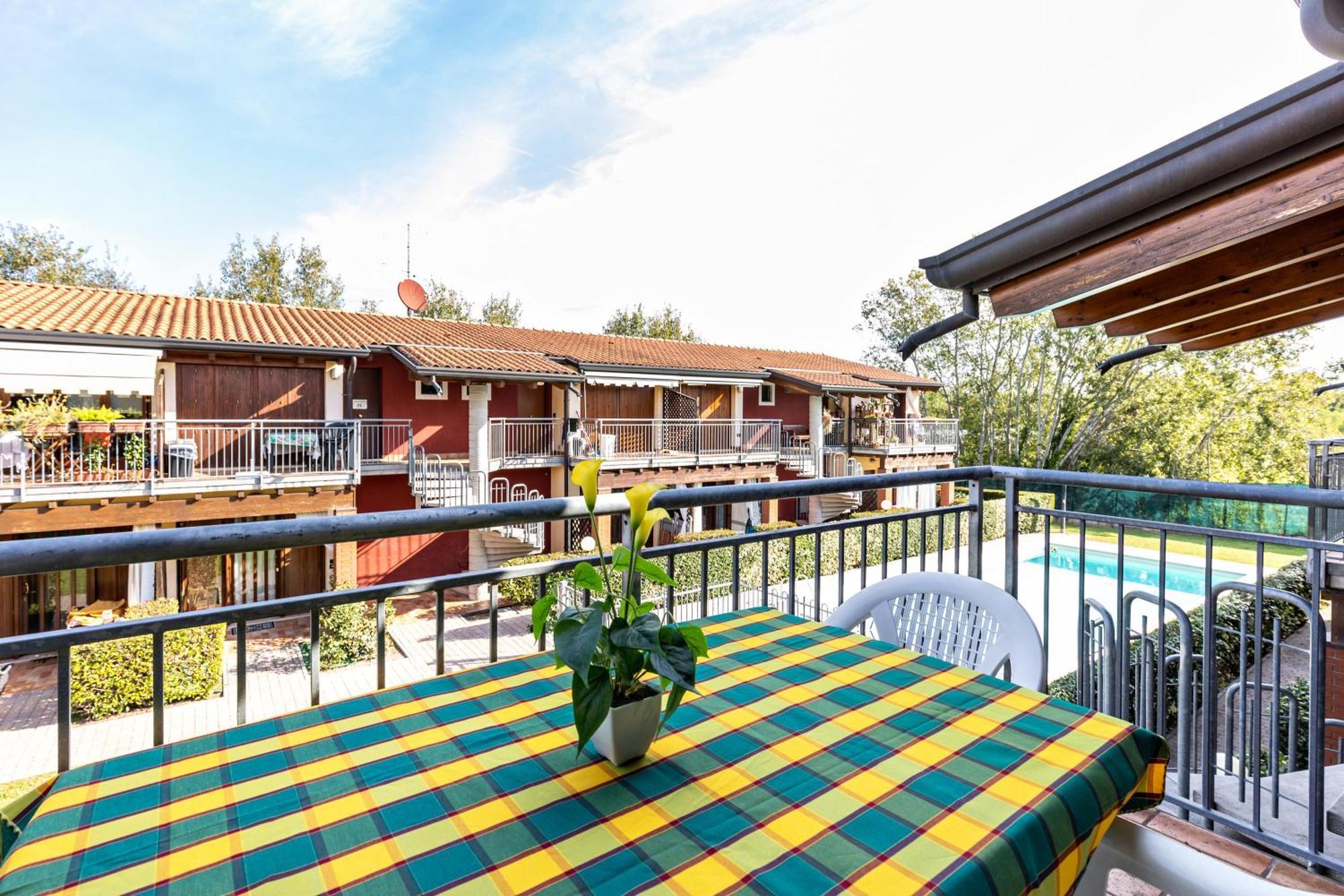 Residence La Corte Near Gardaland Castelnuovo del Garda Eksteriør billede